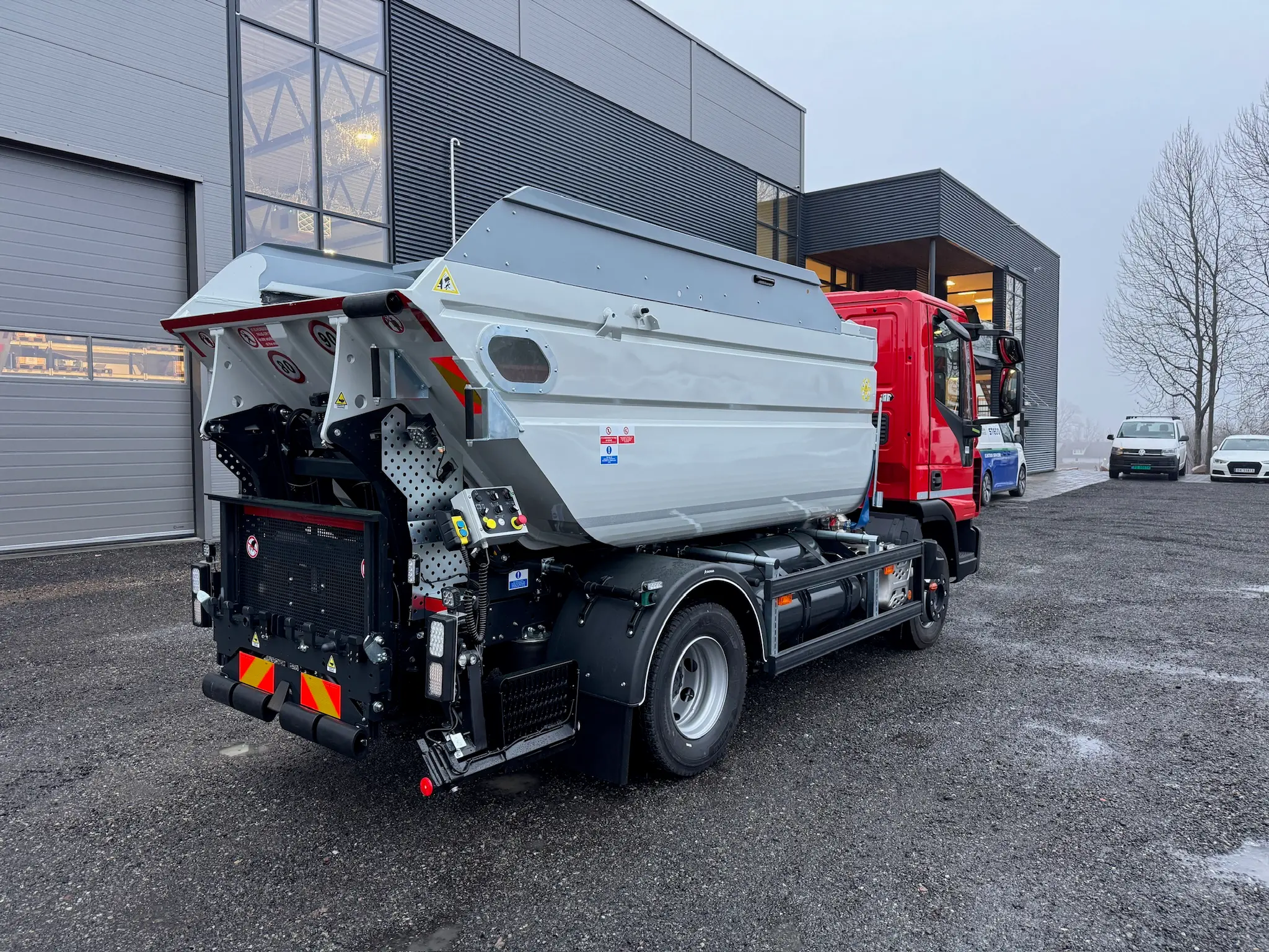 Två Orus Plus matarbilar på CNG-chassi